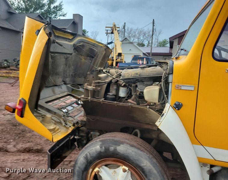 image for item KA9860 1983 International Harvester S Series 1754 utility / service truck