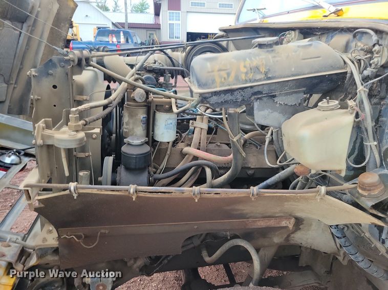 image for item KA9860 1983 International Harvester S Series 1754 utility / service truck