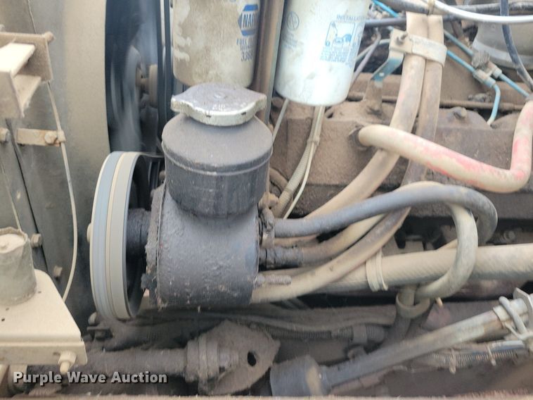 image for item KA9860 1983 International Harvester S Series 1754 utility / service truck