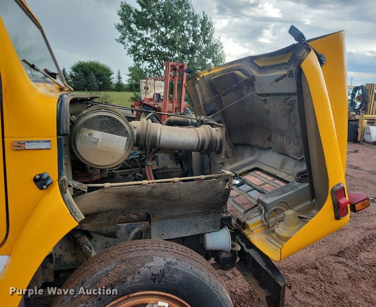image for item KA9860 1983 International Harvester S Series 1754 utility / service truck