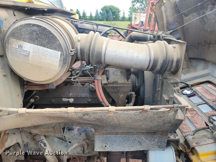 image for item KA9860 1983 International Harvester S Series 1754 utility / service truck