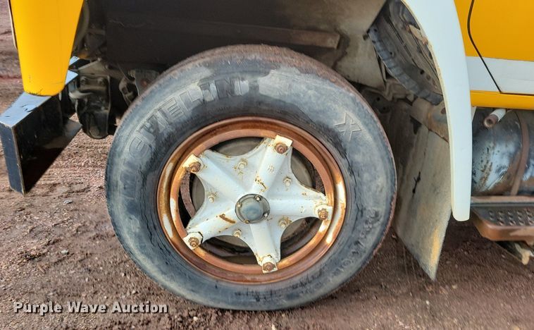 image for item KA9860 1983 International Harvester S Series 1754 utility / service truck