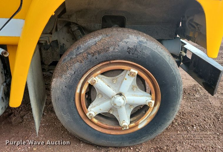 image for item KA9860 1983 International Harvester S Series 1754 utility / service truck