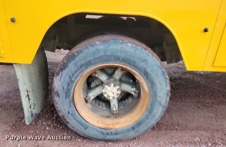 image for item KA9860 1983 International Harvester S Series 1754 utility / service truck