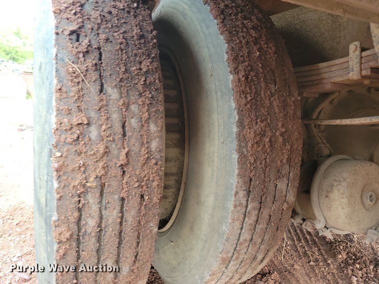 image for item KA9860 1983 International Harvester S Series 1754 utility / service truck