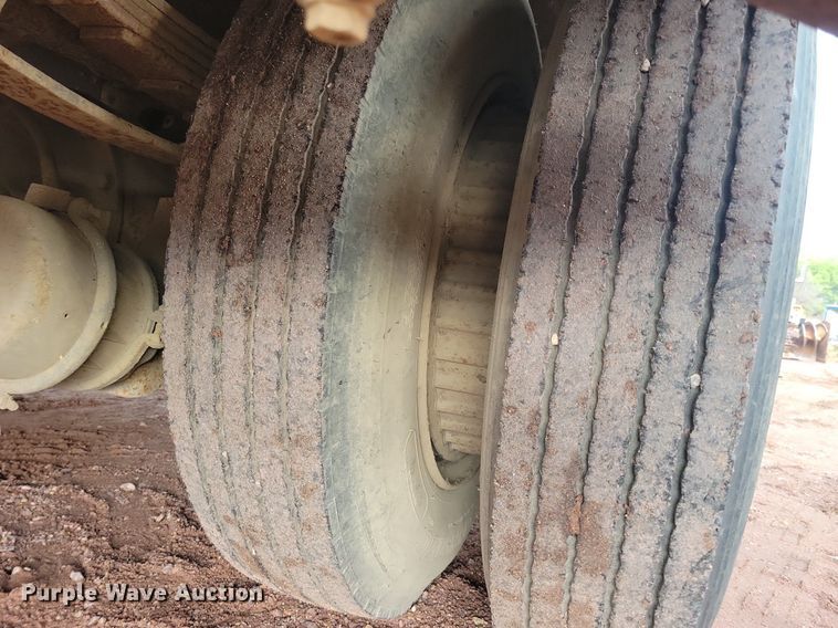 image for item KA9860 1983 International Harvester S Series 1754 utility / service truck