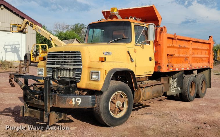 image for item KA9862 1994 Ford L8000 dump truck