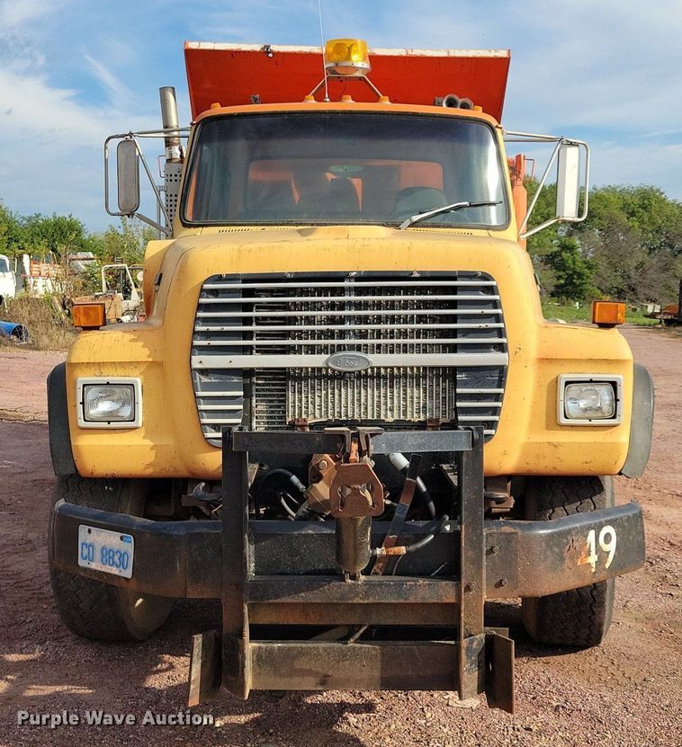 image for item KA9862 1994 Ford L8000 dump truck