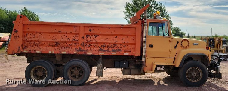 image for item KA9862 1994 Ford L8000 dump truck
