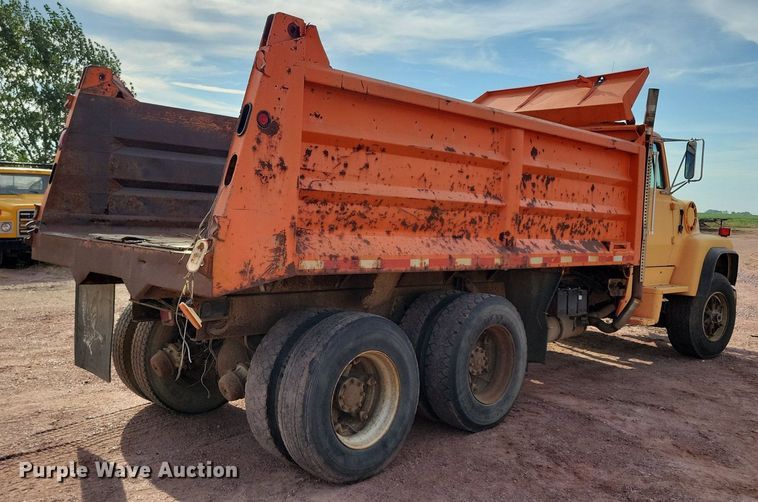 image for item KA9862 1994 Ford L8000 dump truck
