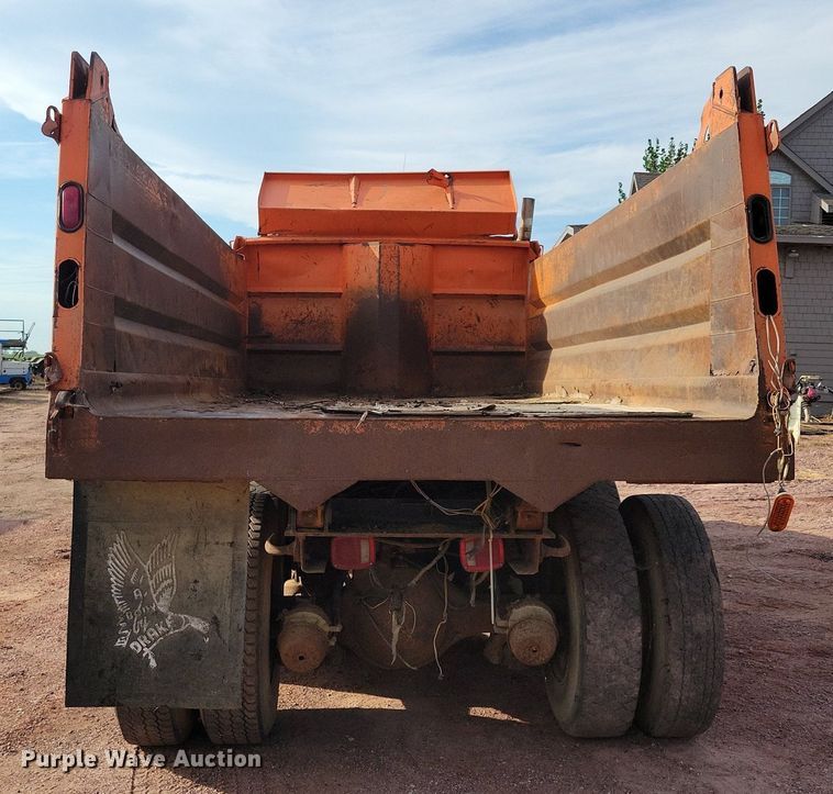 image for item KA9862 1994 Ford L8000 dump truck