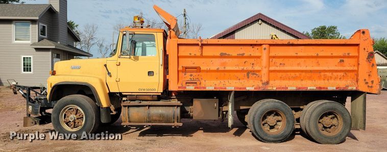 image for item KA9862 1994 Ford L8000 dump truck