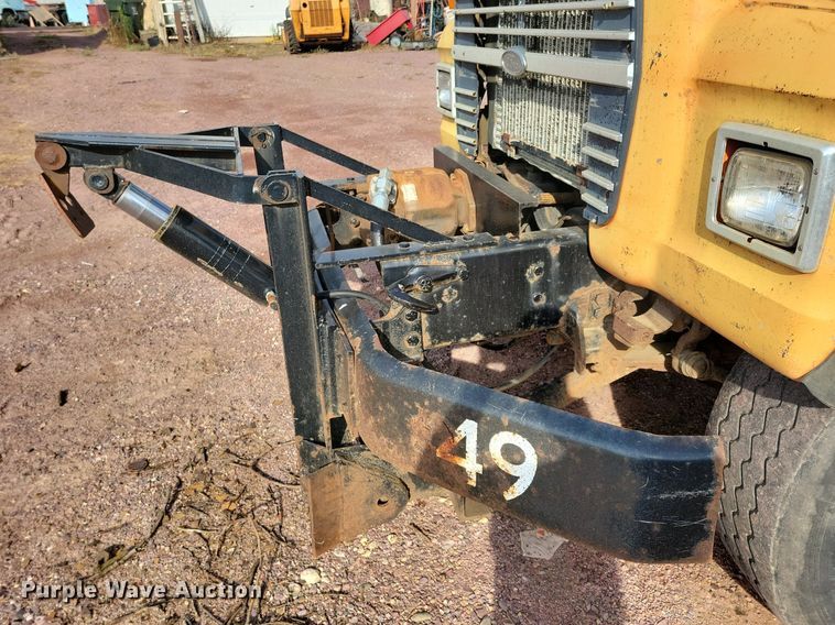 image for item KA9862 1994 Ford L8000 dump truck