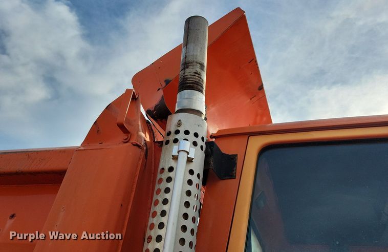 image for item KA9862 1994 Ford L8000 dump truck