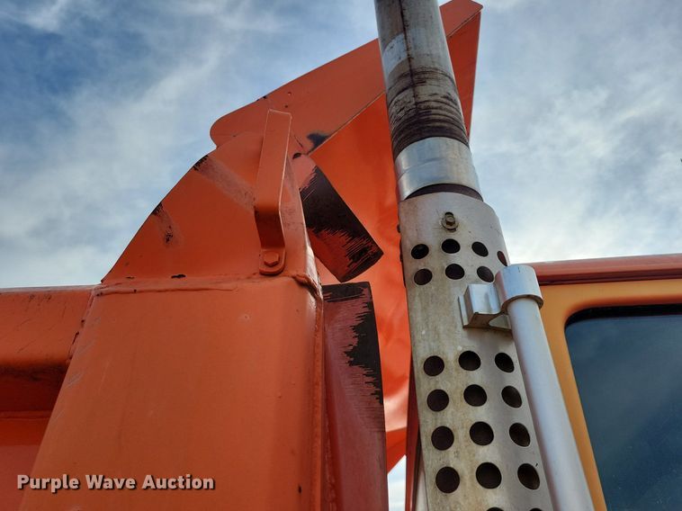 image for item KA9862 1994 Ford L8000 dump truck