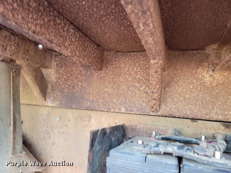 image for item KA9862 1994 Ford L8000 dump truck