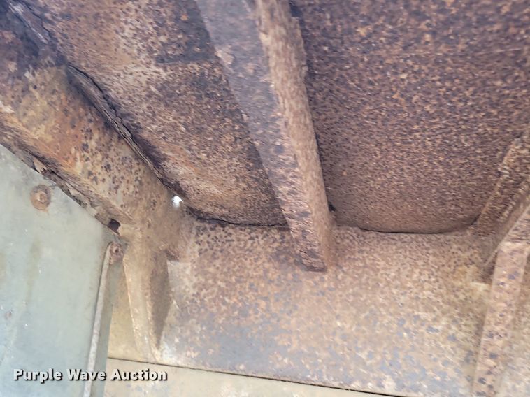 image for item KA9862 1994 Ford L8000 dump truck