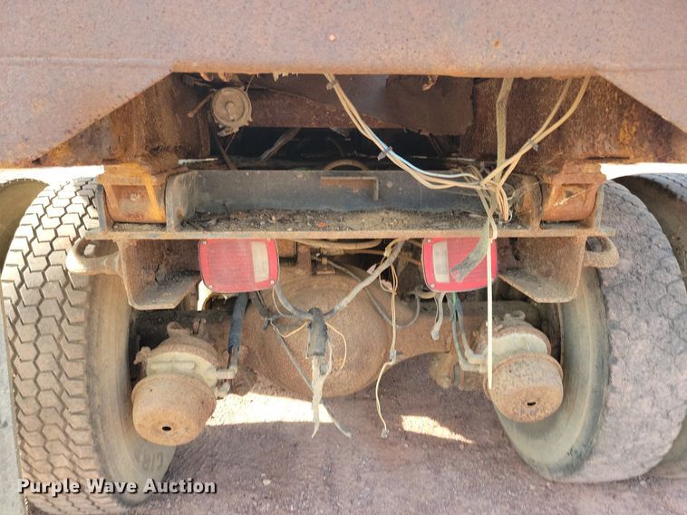 image for item KA9862 1994 Ford L8000 dump truck