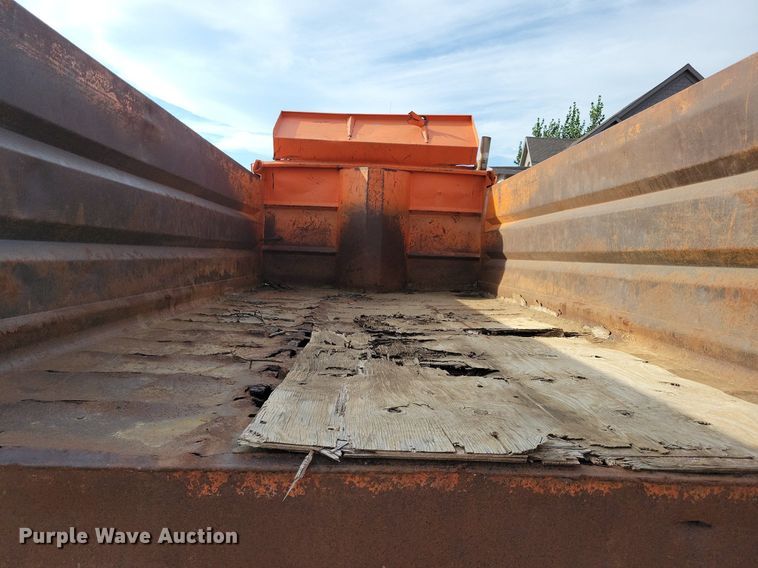 image for item KA9862 1994 Ford L8000 dump truck