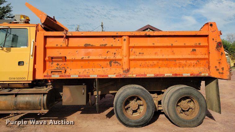 image for item KA9862 1994 Ford L8000 dump truck