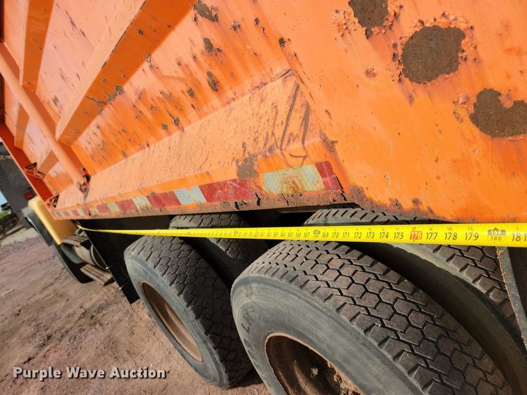 image for item KA9862 1994 Ford L8000 dump truck