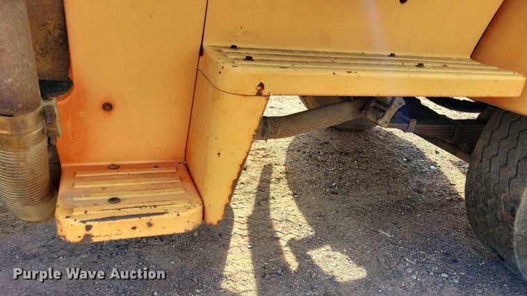 image for item KA9862 1994 Ford L8000 dump truck