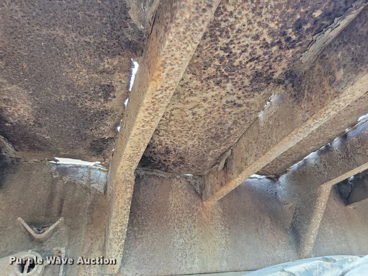 image for item KA9862 1994 Ford L8000 dump truck