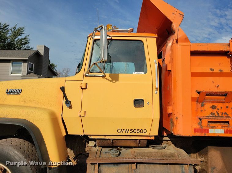 image for item KA9862 1994 Ford L8000 dump truck