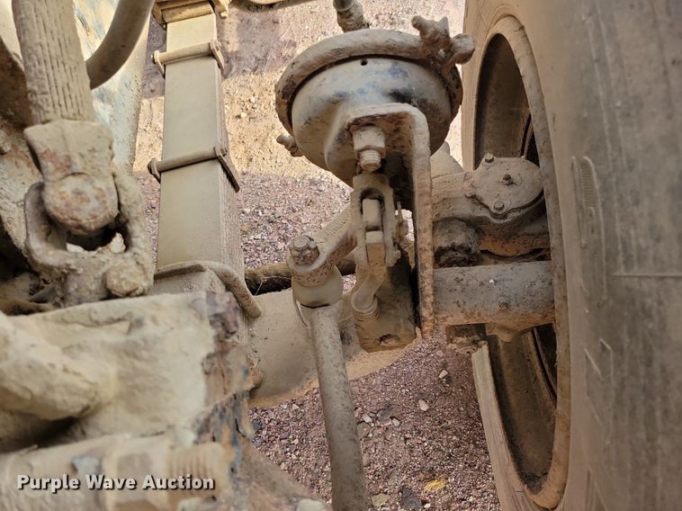 image for item KA9862 1994 Ford L8000 dump truck