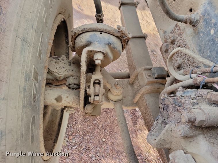 image for item KA9862 1994 Ford L8000 dump truck