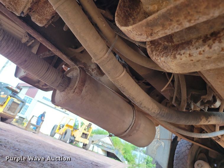 image for item KA9862 1994 Ford L8000 dump truck