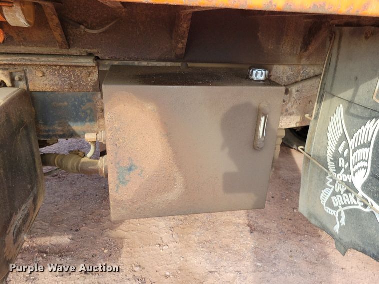 image for item KA9862 1994 Ford L8000 dump truck