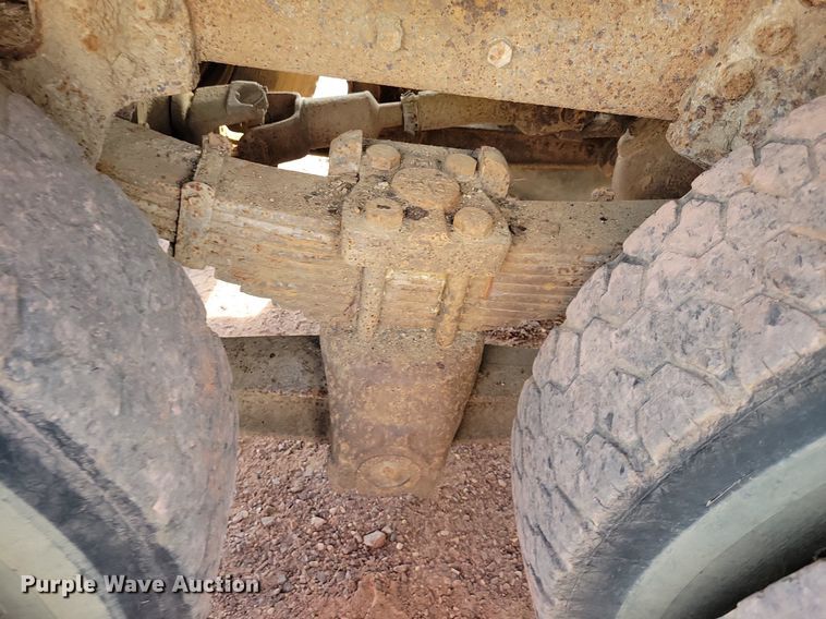 image for item KA9862 1994 Ford L8000 dump truck