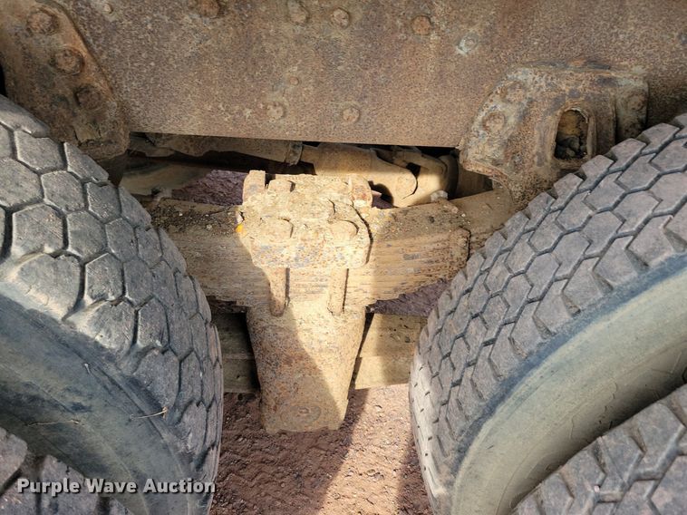 image for item KA9862 1994 Ford L8000 dump truck