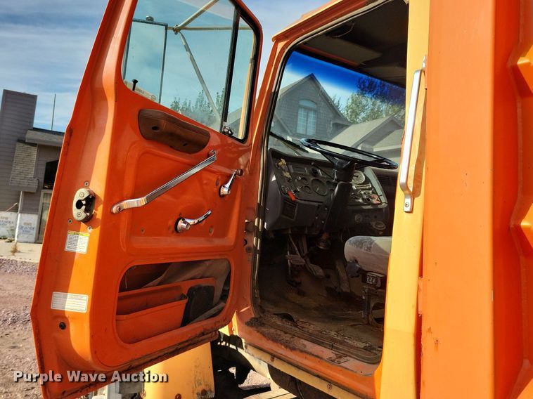 image for item KA9862 1994 Ford L8000 dump truck