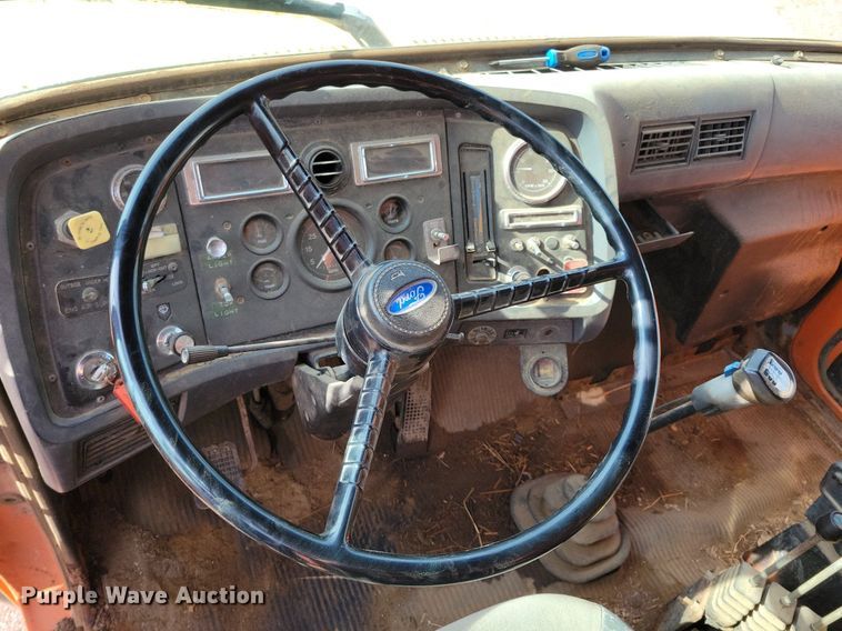 image for item KA9862 1994 Ford L8000 dump truck