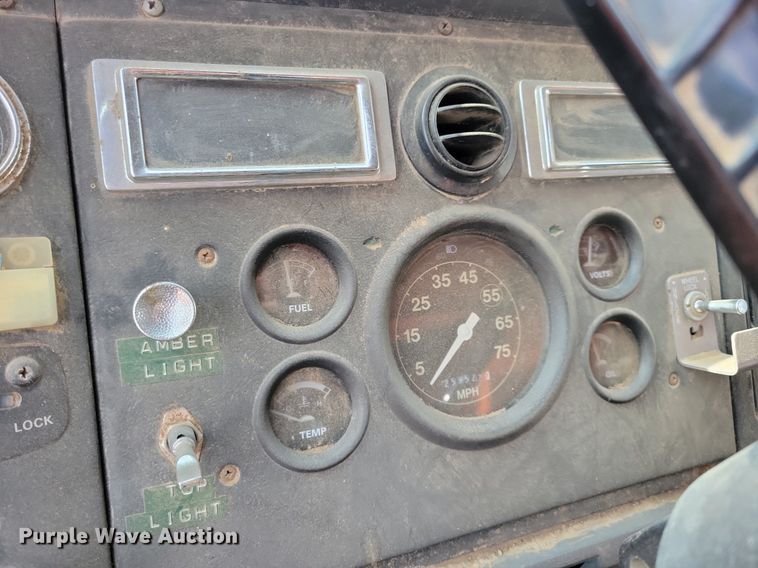 image for item KA9862 1994 Ford L8000 dump truck