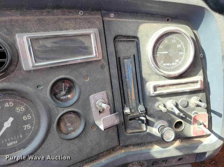 image for item KA9862 1994 Ford L8000 dump truck