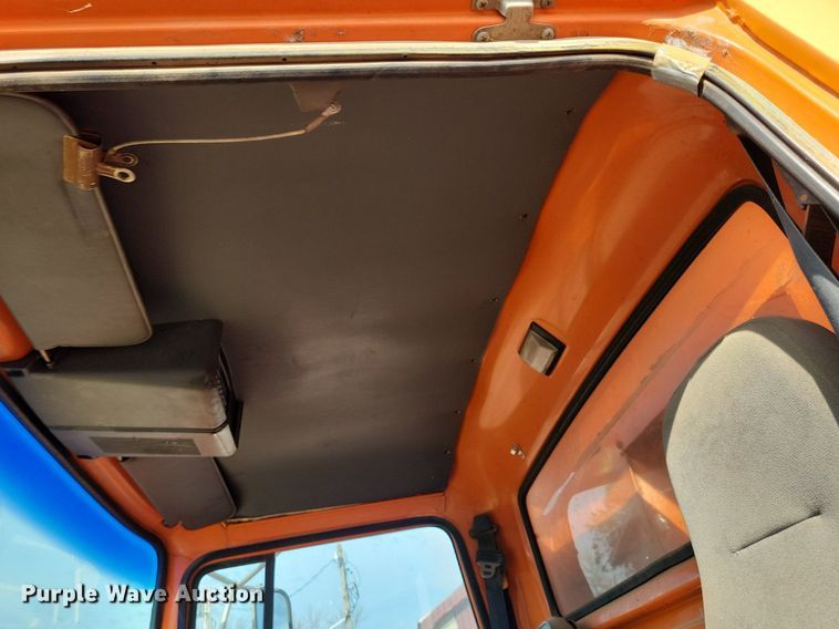 image for item KA9862 1994 Ford L8000 dump truck