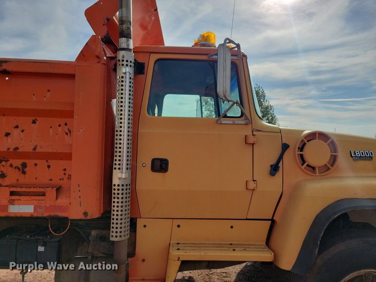image for item KA9862 1994 Ford L8000 dump truck