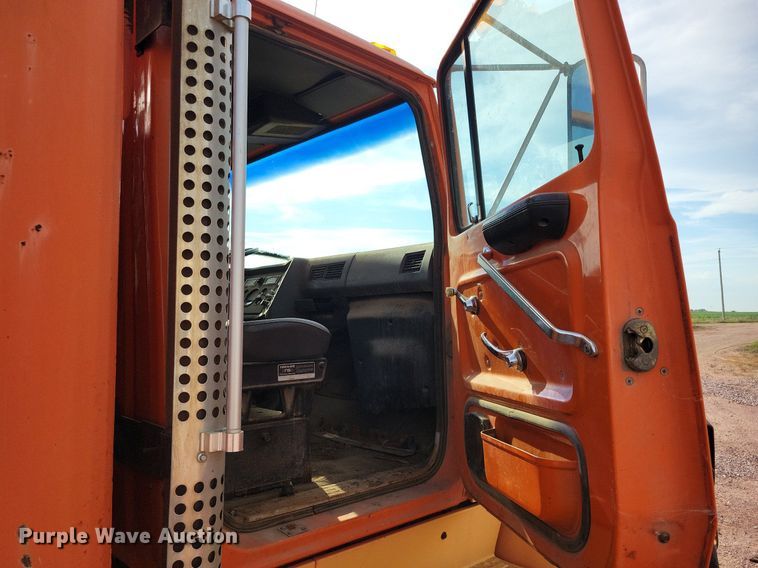 image for item KA9862 1994 Ford L8000 dump truck