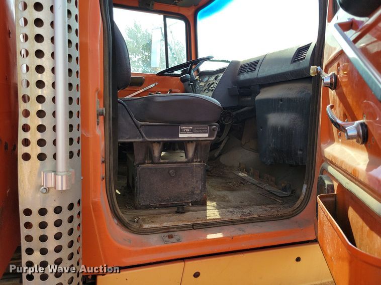 image for item KA9862 1994 Ford L8000 dump truck