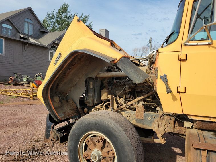 image for item KA9862 1994 Ford L8000 dump truck