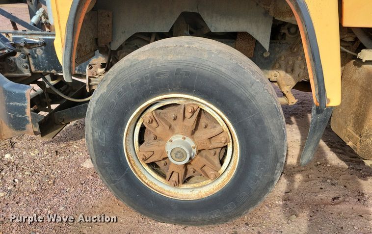 image for item KA9862 1994 Ford L8000 dump truck