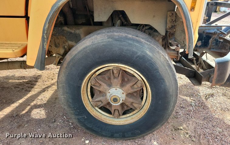 image for item KA9862 1994 Ford L8000 dump truck