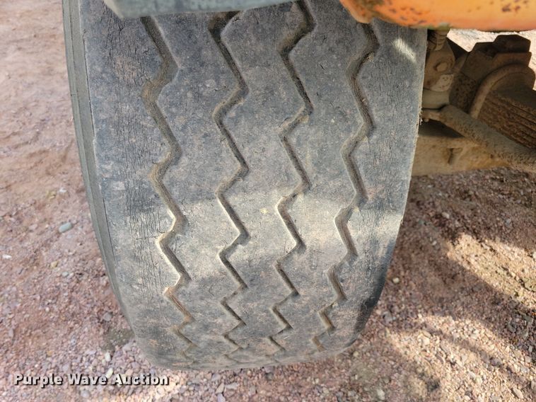 image for item KA9862 1994 Ford L8000 dump truck