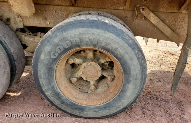 image for item KA9862 1994 Ford L8000 dump truck