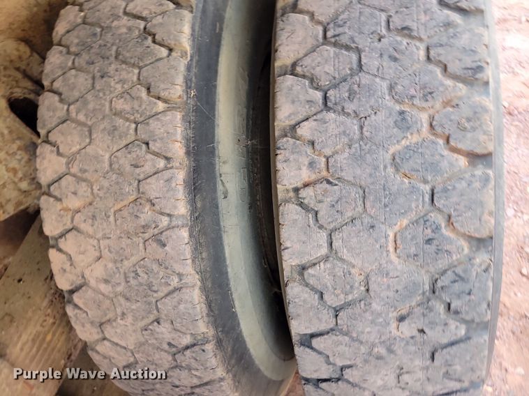 image for item KA9862 1994 Ford L8000 dump truck