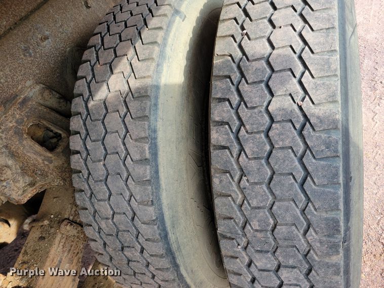 image for item KA9862 1994 Ford L8000 dump truck