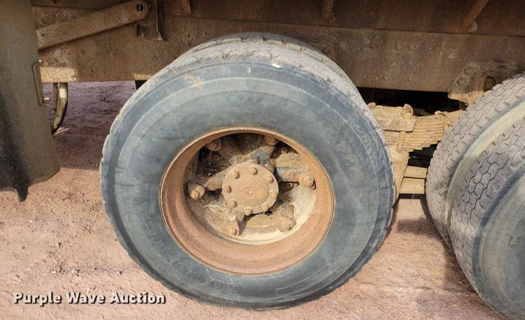 image for item KA9862 1994 Ford L8000 dump truck